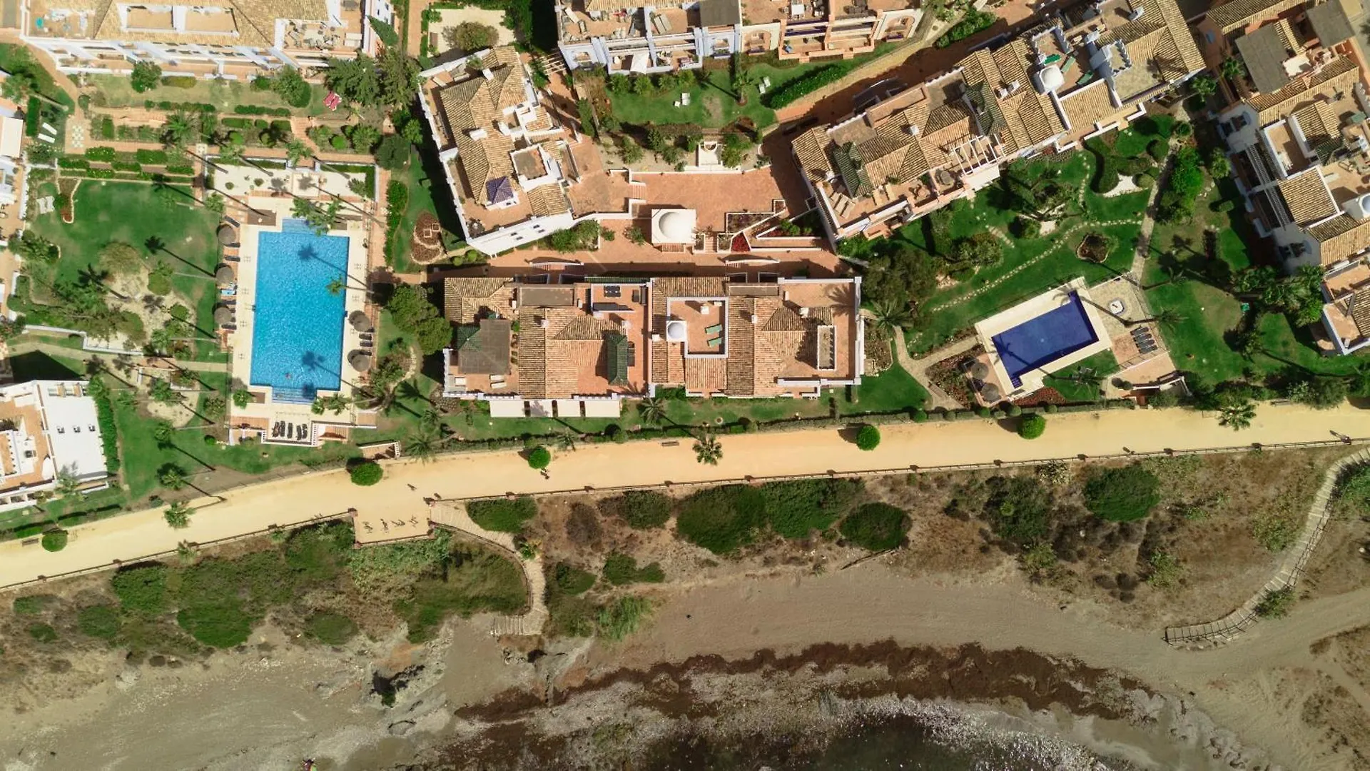 Appartamento Apartment, With Private Terrace And In Beachfront Urbanization With Heated Pool, In Casares Costa Spagna