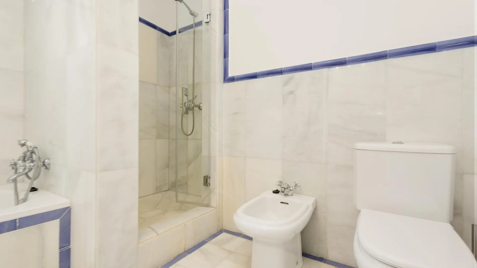 Appartamento Apartment, With Private Terrace And In Beachfront Urbanization With Heated Pool, In Casares Costa
