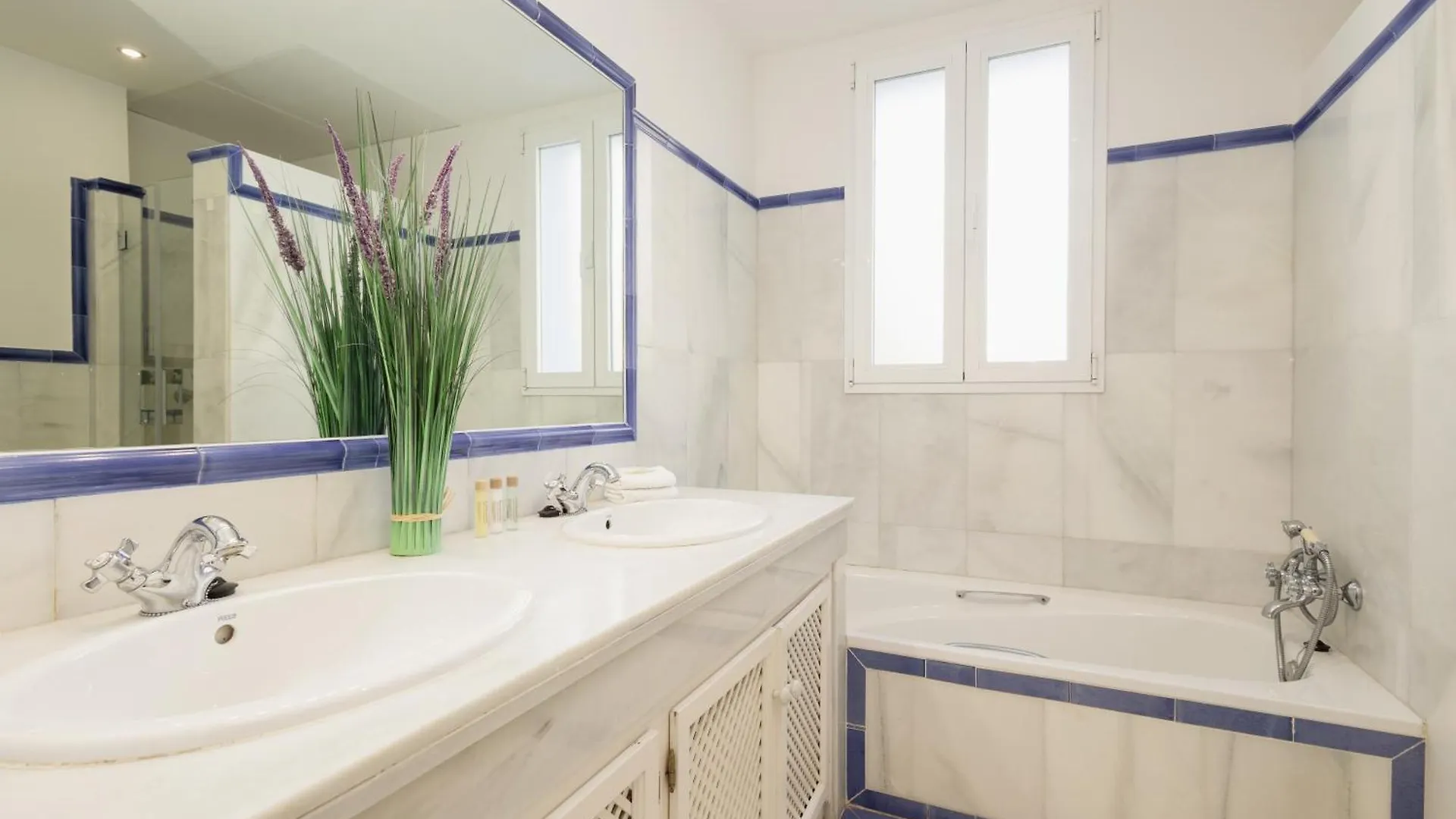 Apartment, With Private Terrace And In Beachfront Urbanization With Heated Pool, In Casares Costa 0*,  Spagna