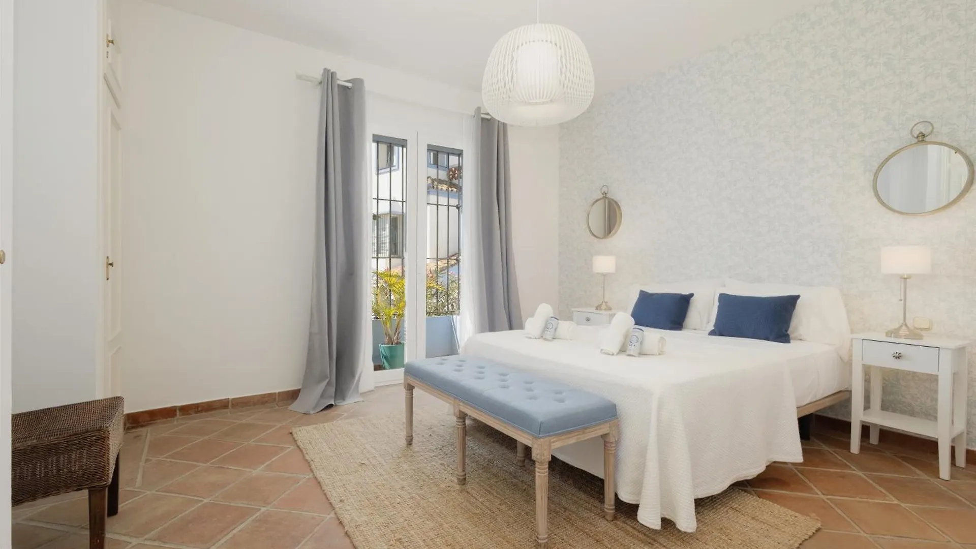 Appartamento Apartment, With Private Terrace And In Beachfront Urbanization With Heated Pool, In Casares Costa Spagna